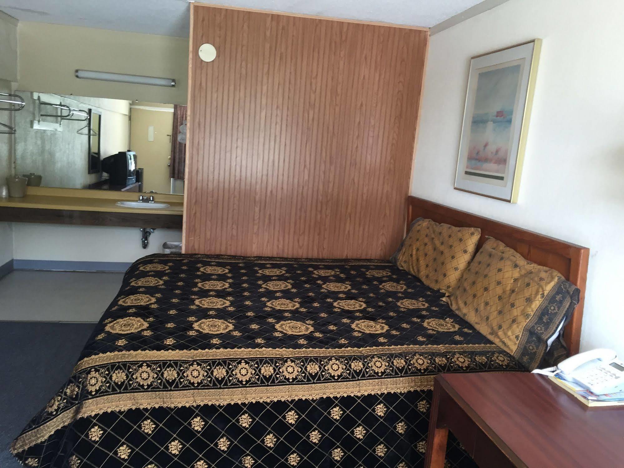 Daniel Boone Motor Inn Pikeville Buitenkant foto